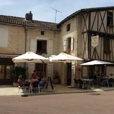 La Vieille Maison Rose Bed and Breakfast Nanteuil-en-Vallée Esterno foto