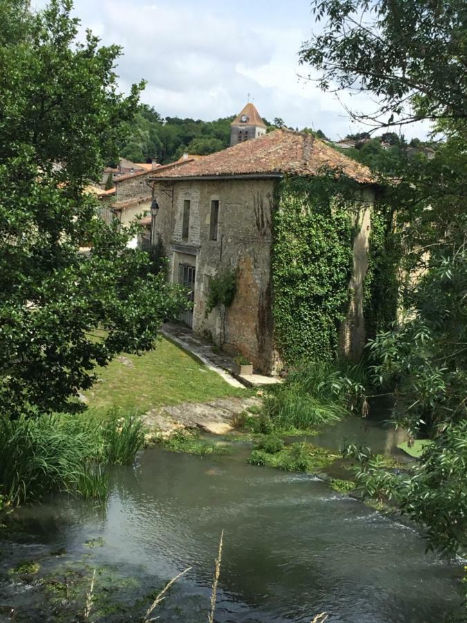 La Vieille Maison Rose Bed and Breakfast Nanteuil-en-Vallée Esterno foto